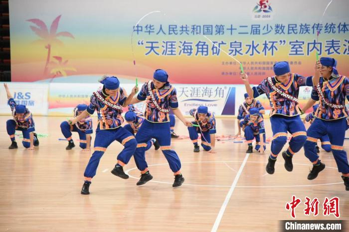 用一根绳子跳出民族风：以火彝绳花为例的传统