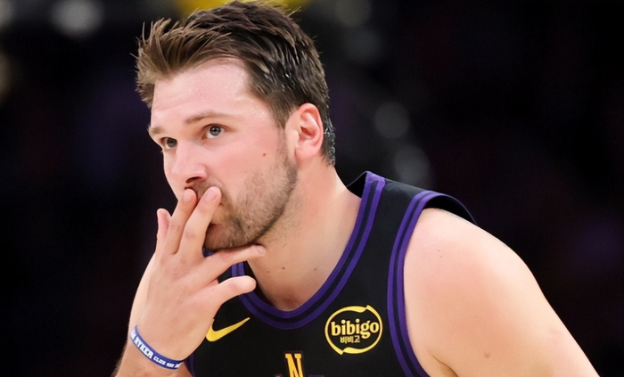 张伯伦以358场纪录领跑历史15000分里程碑