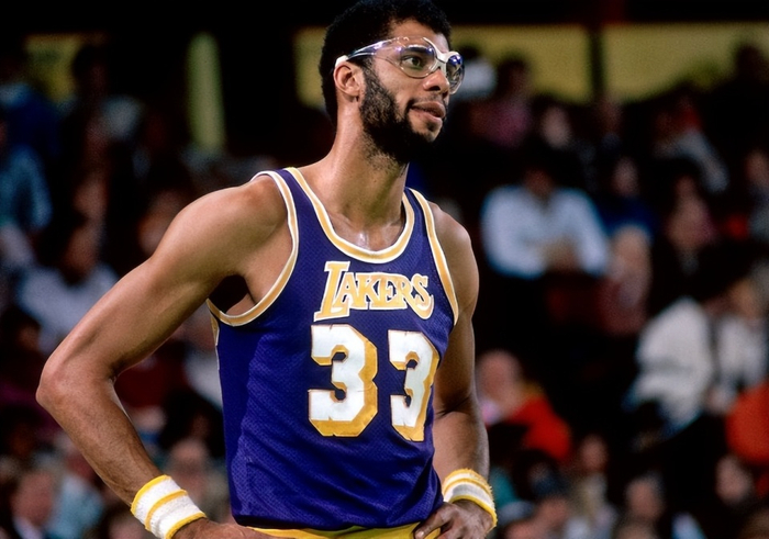 张伯伦以358场纪录领跑历史15000分里程碑