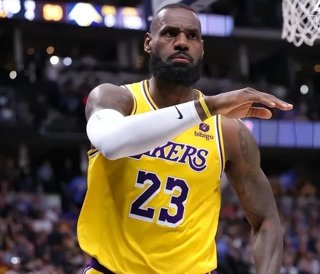 湖人惨败独行侠 詹姆斯30+15难救主