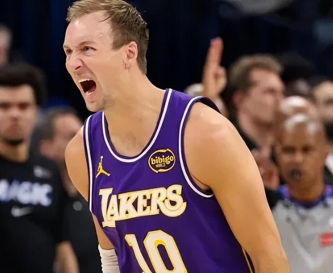 湖人惨败独行侠 詹姆斯30+15难救主