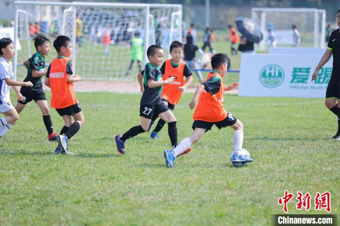 小球员在比赛中 “爱踢客杯”欢动足球节组委会提供