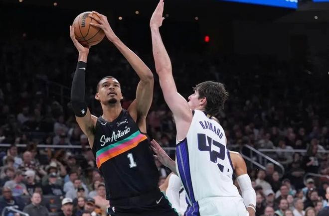 马刺大胜国王迎三连胜 威少里程碑文班亚马18+