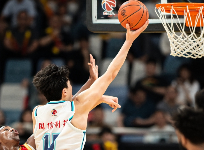 贺希宁成深圳队史首MVP 粤辽两队颗粒无收 新生代