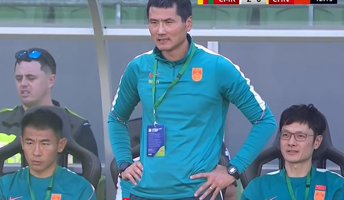开场连丢两球，国足陷入